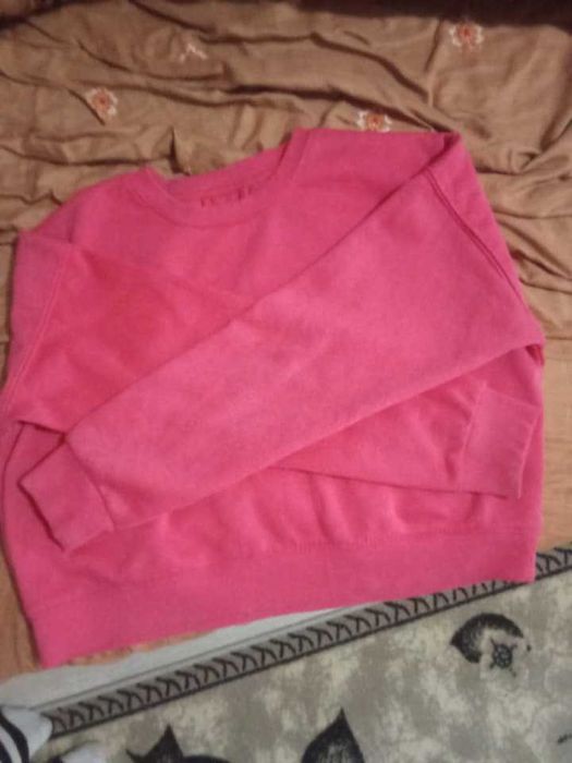 Продавам къса блуза