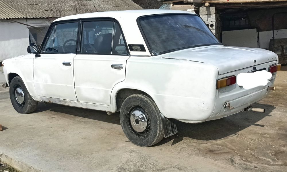 Vaz 21011 sotiladi