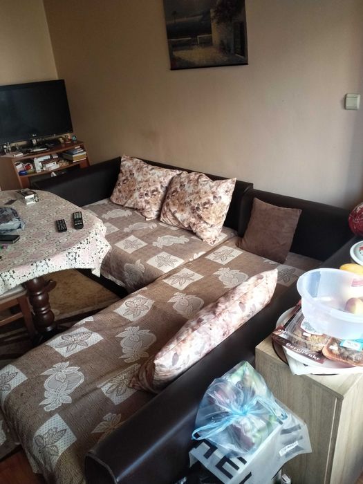 Продавам ъглов диван