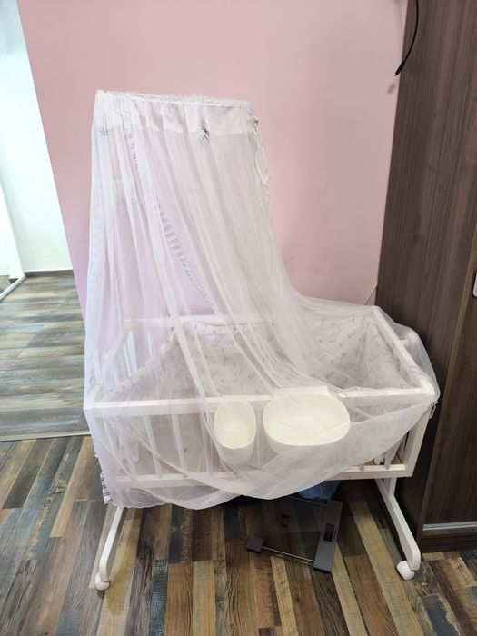 Бебешка кошара с колелца