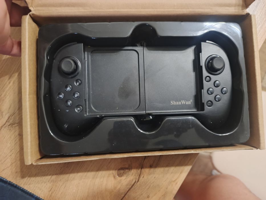 Игровой джойстик на смартфон