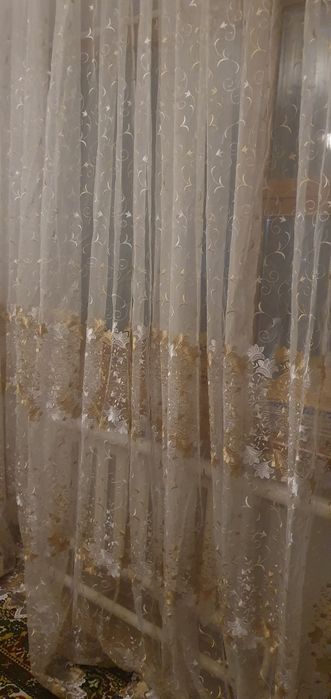 Продам тюль очень богато смотрится  размер 10м