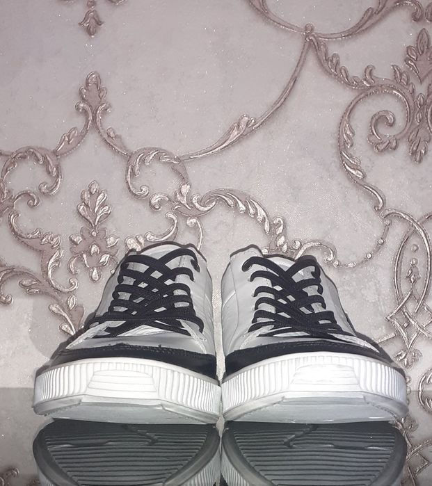 Белые кроссовки , кеды