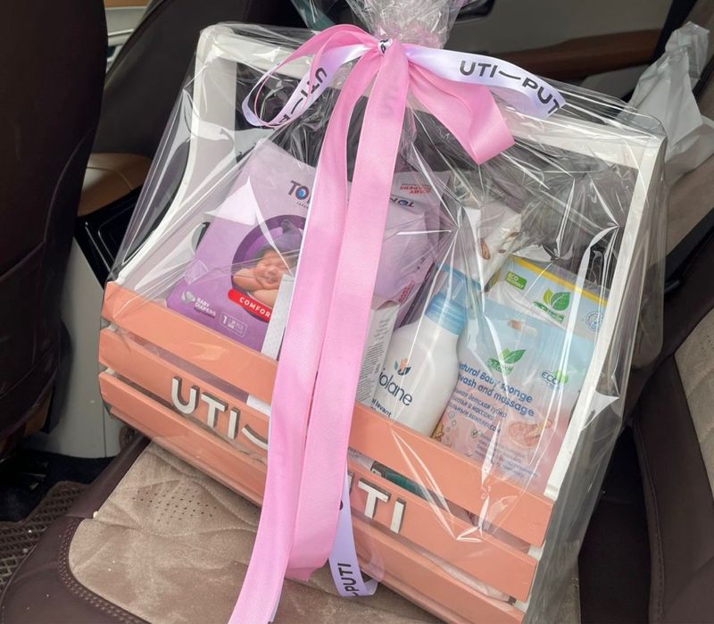 Продаю красивые корзины для Киндик мама.