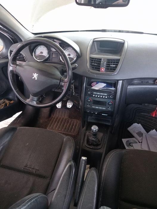 Dezmembrez Peugeot 207 an 2008 benzina 1.6 turbo