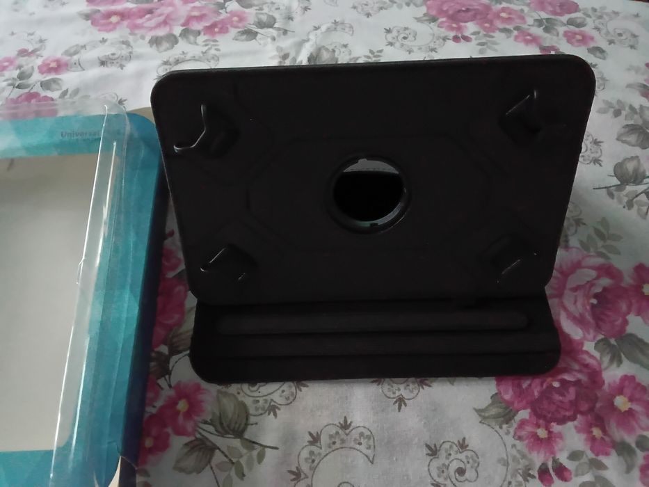 Vând Husă Tabletă de 7-8 Ingh Nouă