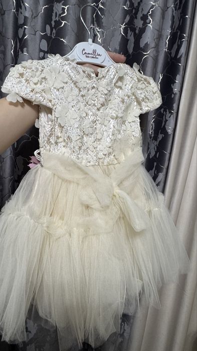 Продам платья на девочку