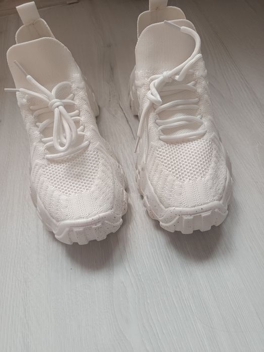 Adidași femei mărimea 39