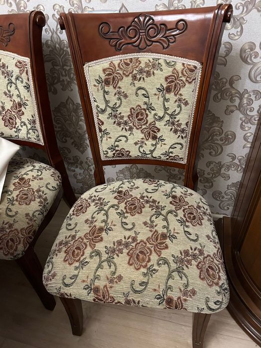 Сервант и стол