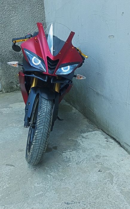 Vând yamaha yzf r125 ABS 2016 RED SATIN