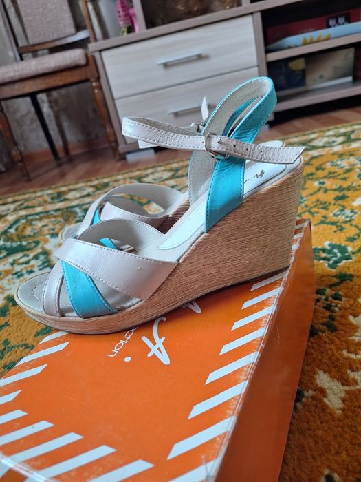 Босоножки бежево-голубой