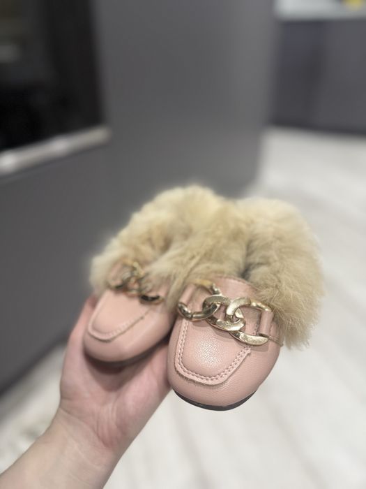 Продам детскую обувь