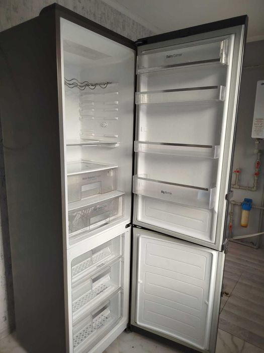 Продам Холодильник LG