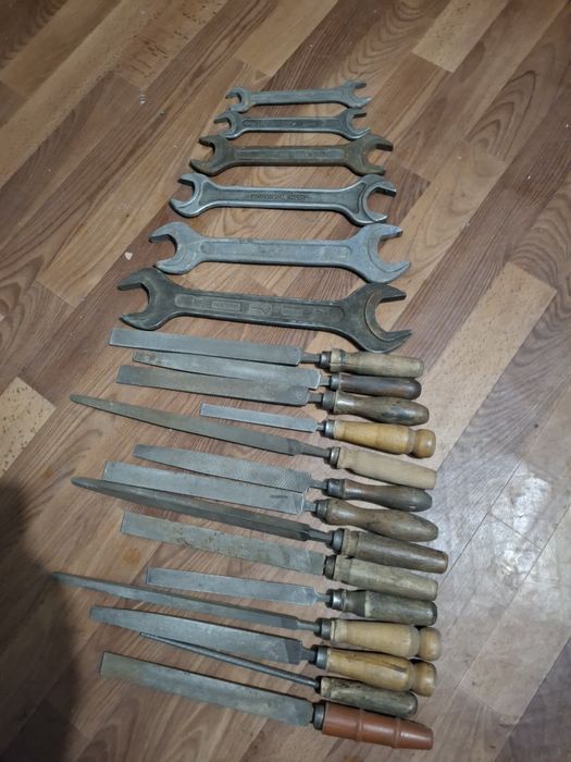 Продам  ключи  и напилники  советский