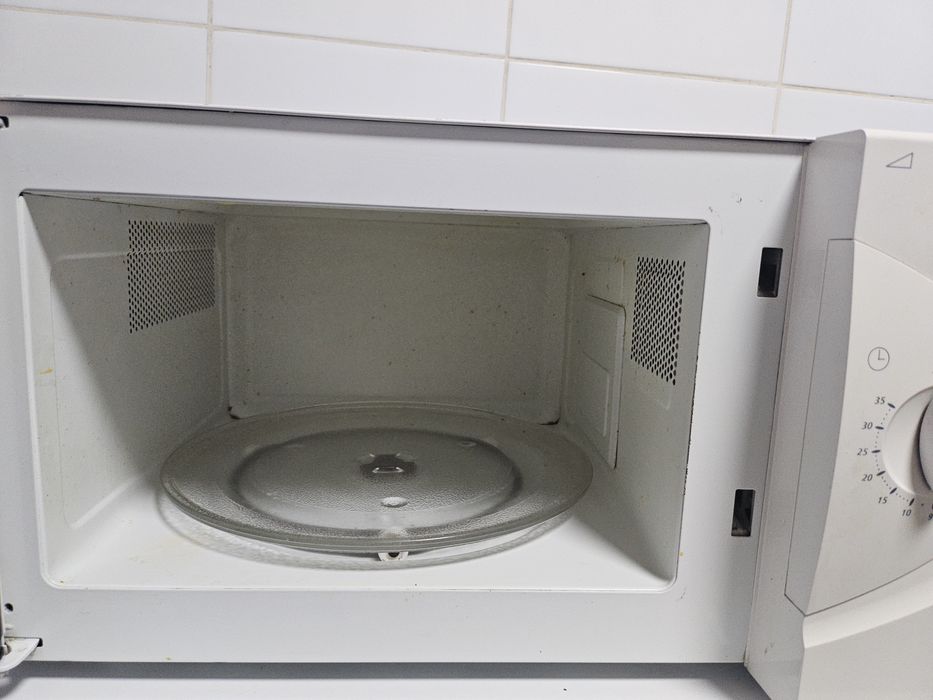 Продам стол, гладилку, вентиллятор и т.д.