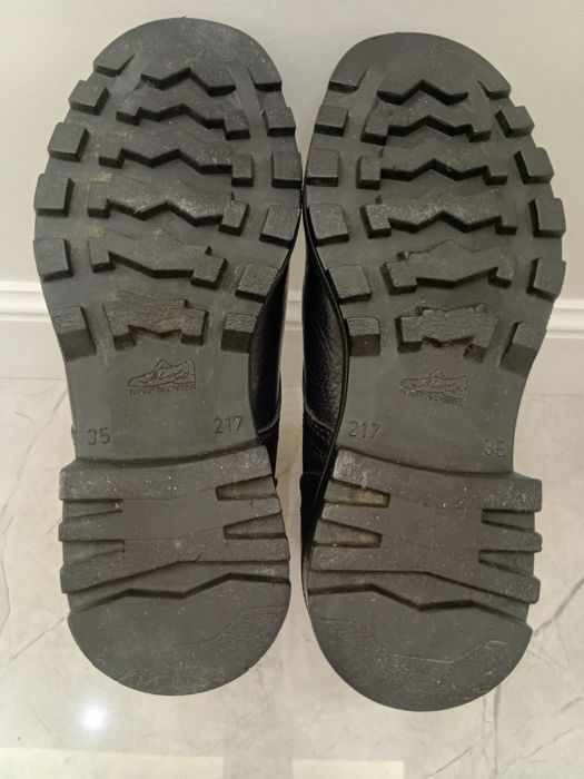 Продам почти новые берцы 35-размера