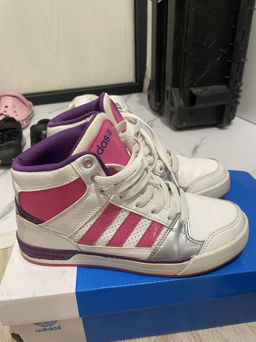 Оригинальные кроссовки adidas