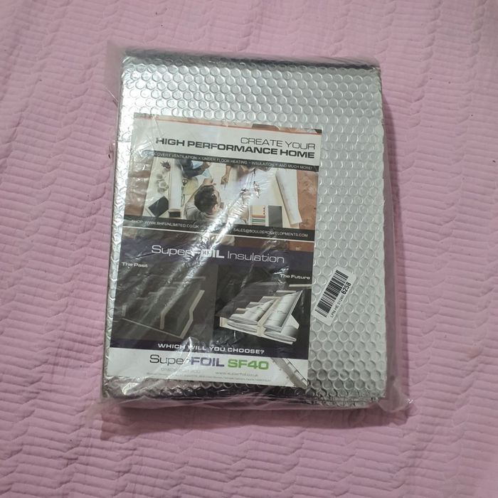 Folie reflectorizantă de izolație pentru radiatoare
