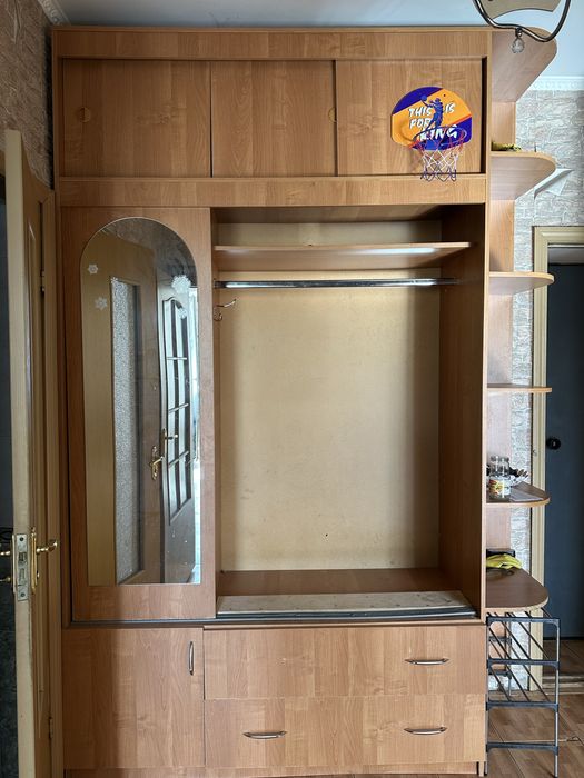 Бесплатно отдам прихожую