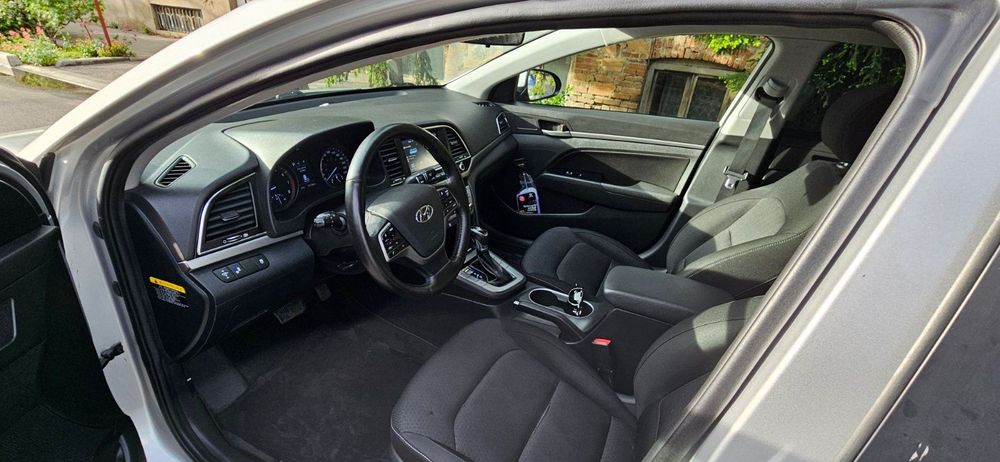 Hyundai elantra 2017