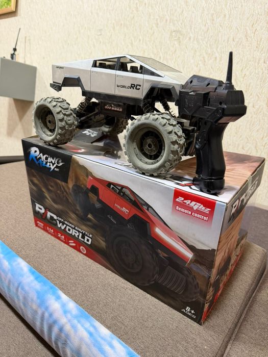 Машинки электронные на пульте