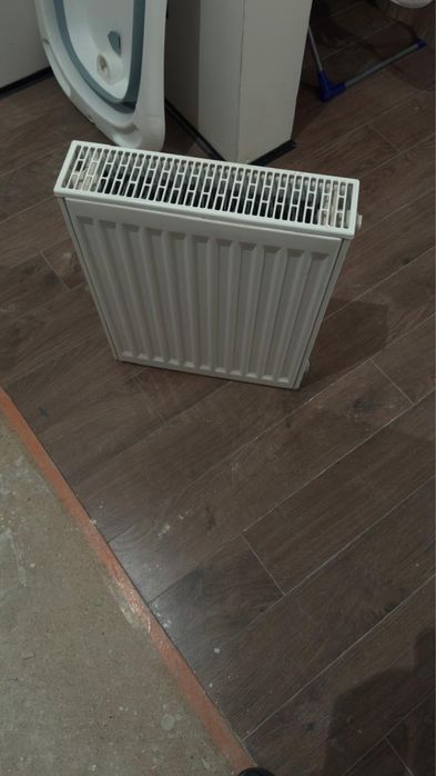 Продам два панельнвых  батареи