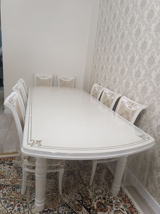 Стол гостевой белый