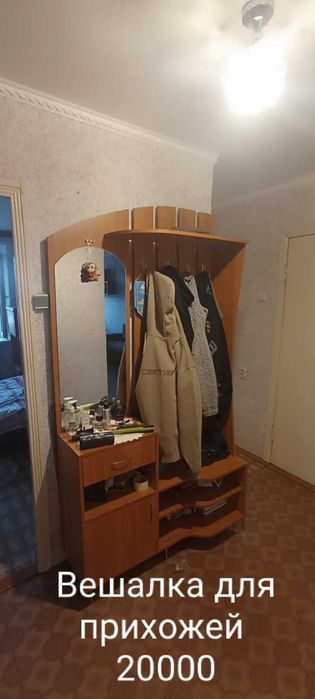 Продам б/у холодильник и мебель