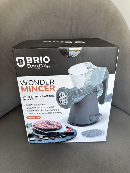 Masina de tocat carne - noua, sigilata