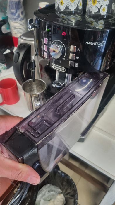 Vand Espresor Delonghi Magnifica automat