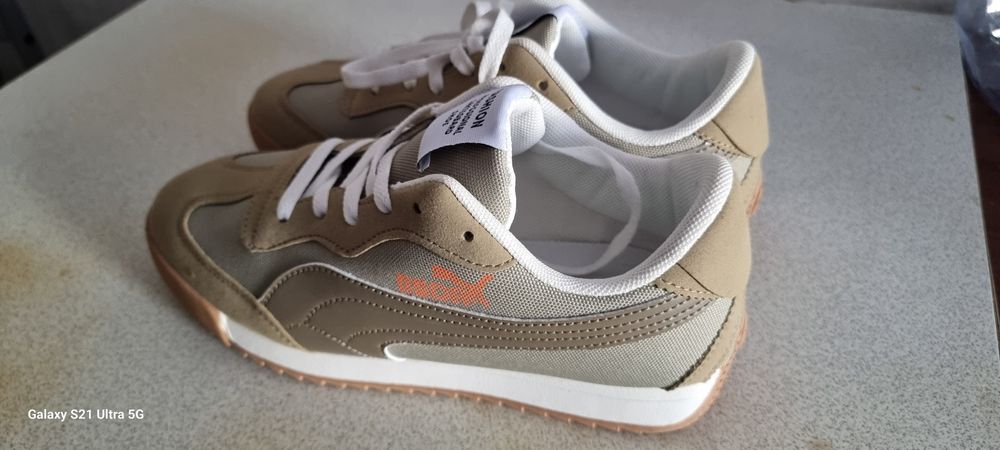 Кроссовки для повседневной