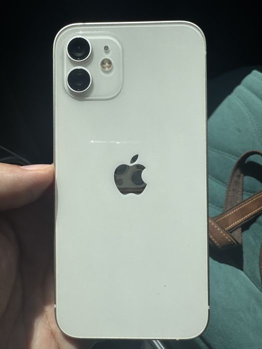 Iphone 12 в хорошем состояние