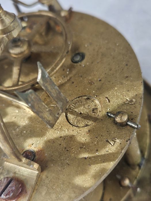 Mecanism ceas șemineu