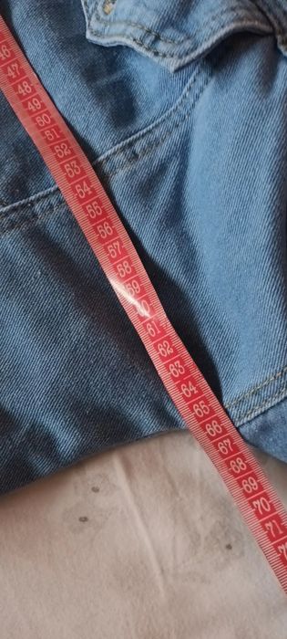 Geaca de blugi superba  imblanita cu gluga marimea xl format oversize