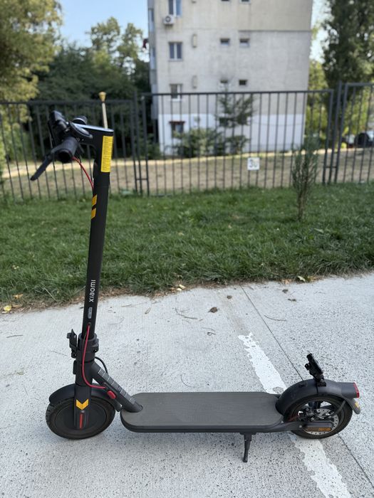 Trotinetă electrică Xiaomi 4 Lite – 25 km/h, aproape impecabilă