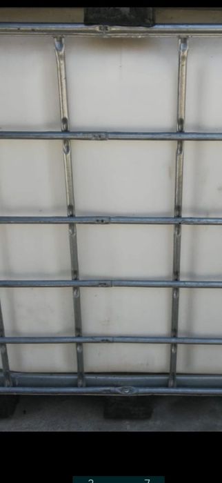 Bazin 1000L din plastic cu suport metalic.