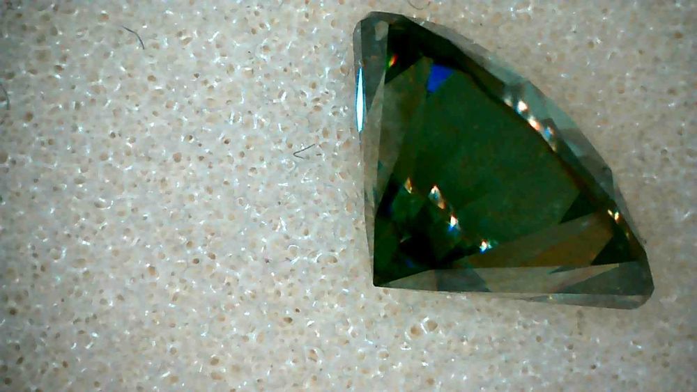 Диамант, Moissanite Brilliance, зелен със сертификат, гравиран номер на камъка - 35 евро - 1 карат