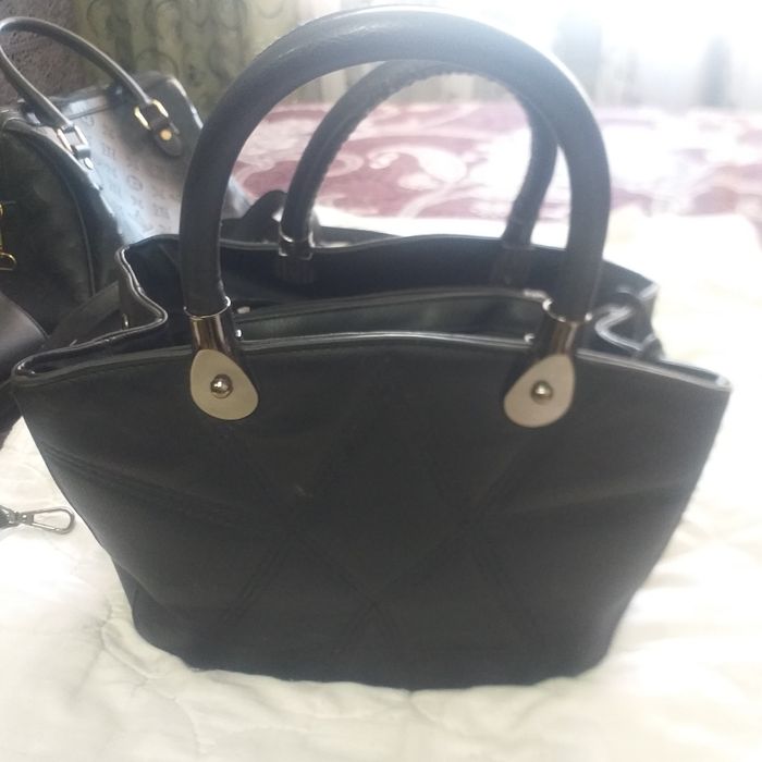 Сумки Бу черные  нормально смотрятся