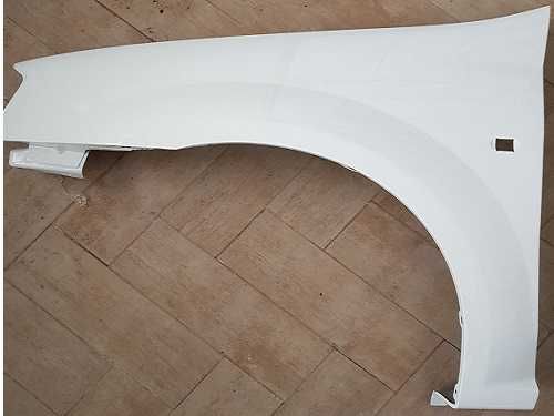 Aripă dreapta față Dacia Logan 2004–2012 vopsită alb 369