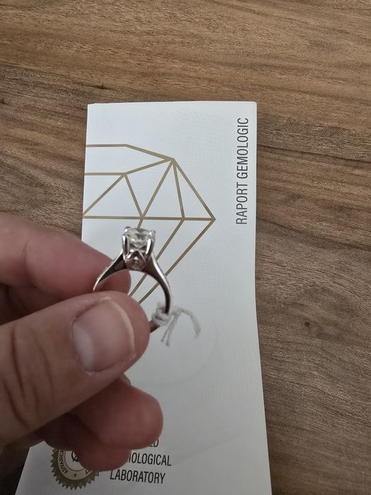 Vand sau schimb cu auto Inel aur alb 18k cu Diamant de 2,7ct.nou
