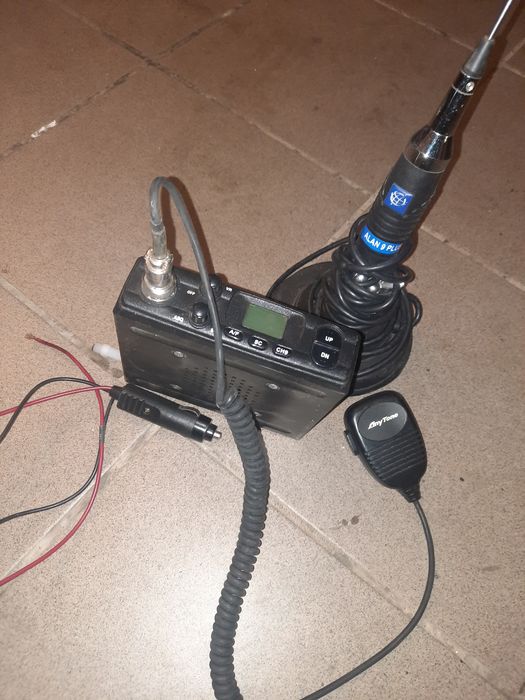 Statie auto cu antena