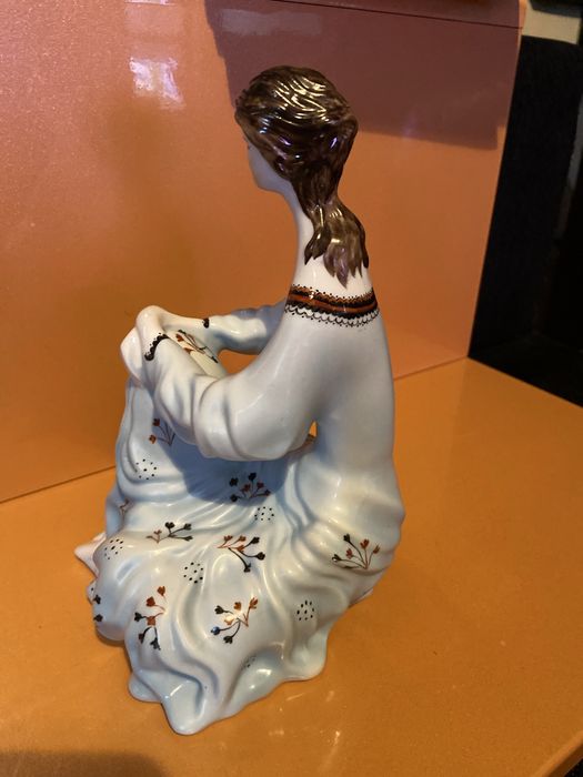 Statueta decorativa din portelan- Doamna eleganta in rochie albastra