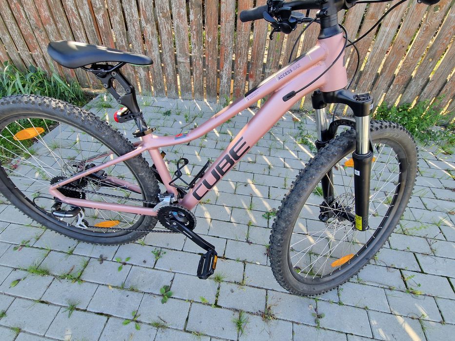 Bicicleta Cube Acces 27.5 pentru fete, dama