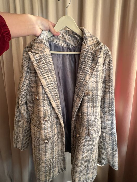 Женская одежда пиджак и спортивный костюм