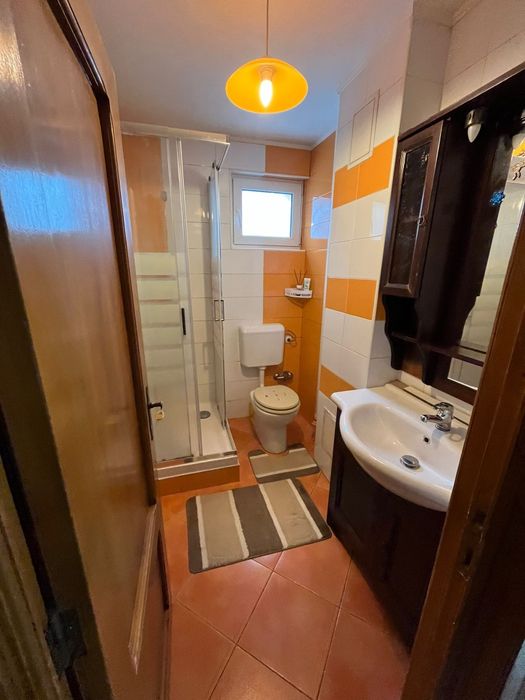 Inchiriez apartament 3 camere