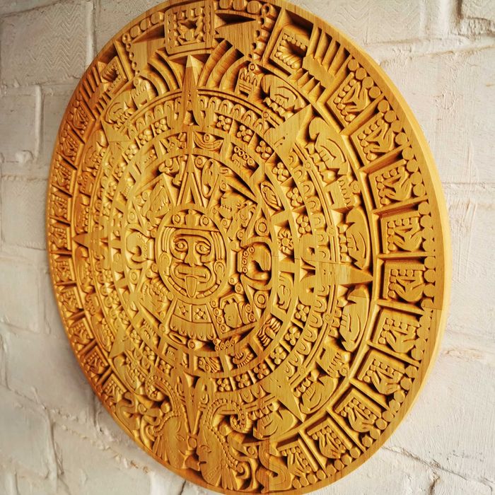 Календар на Ацтеките дърворезба