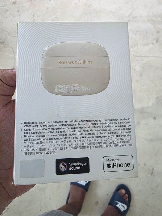 Bowers & Wilkins wireless Earbuds