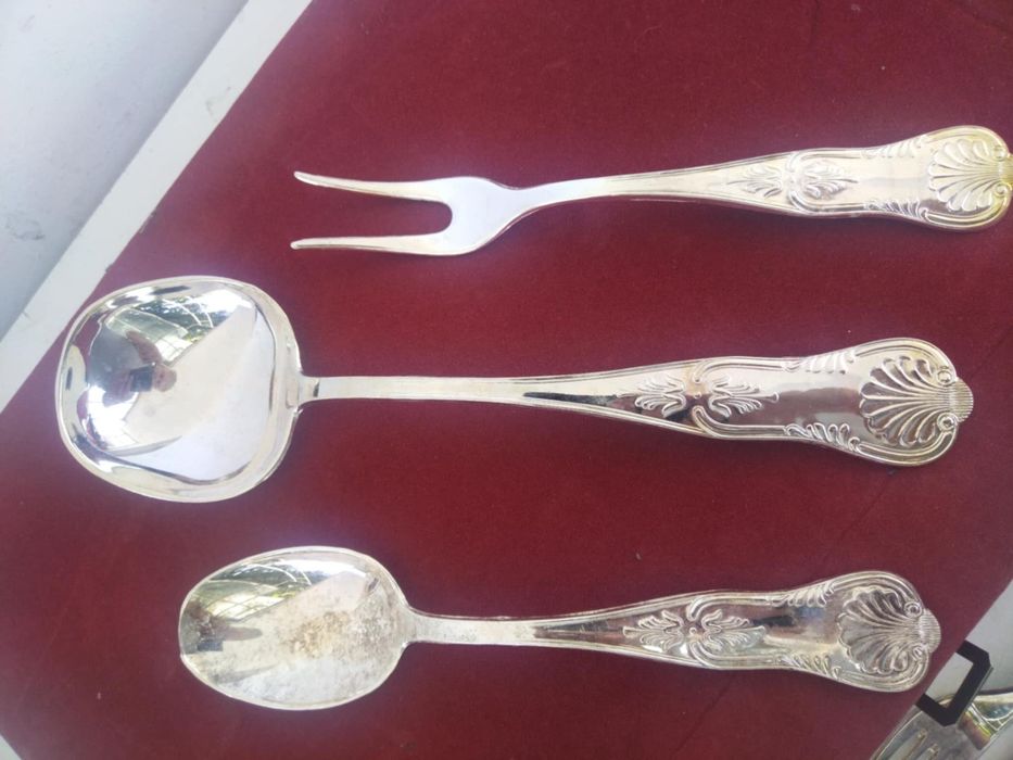 Италиански посребрени прибори за хранене 51 броя 
Комплекта е в кутия