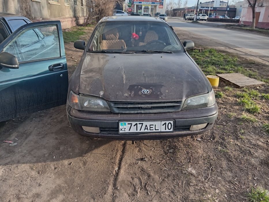 Продам Карину Е 1994