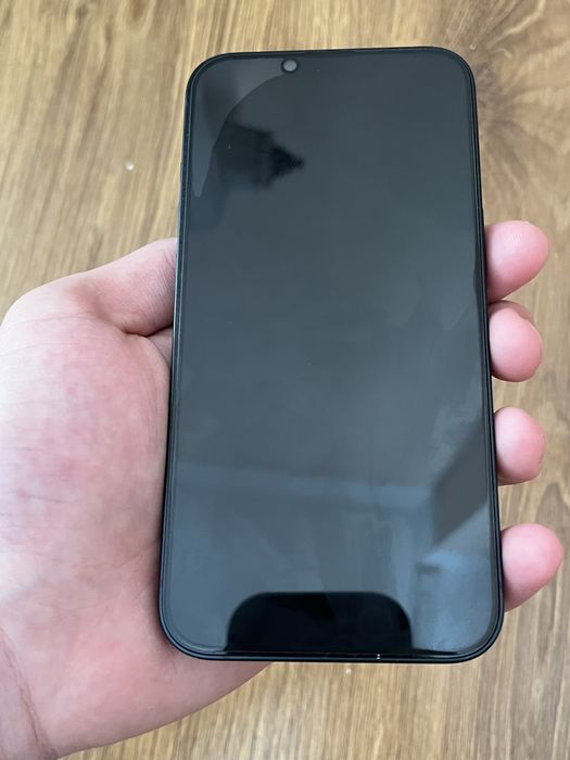 iPhone 13 в хорошем состоянии